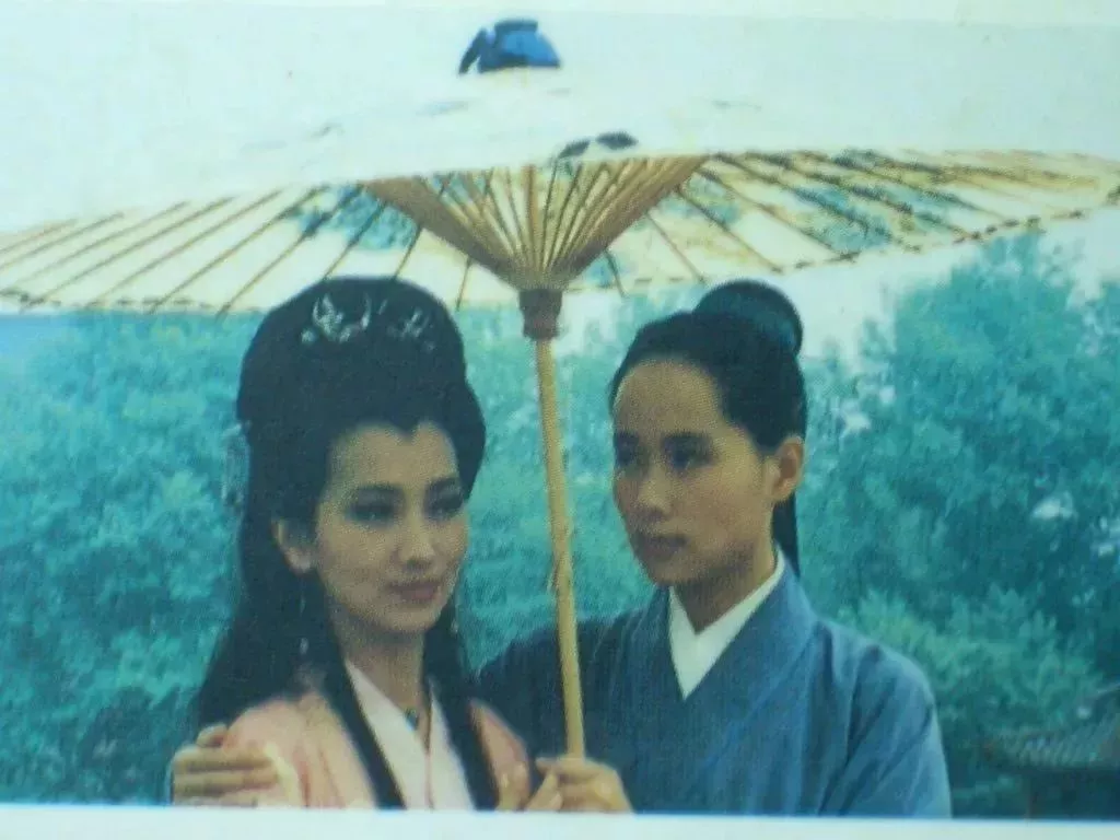 xuxian and baisuzhen paper umbrella 