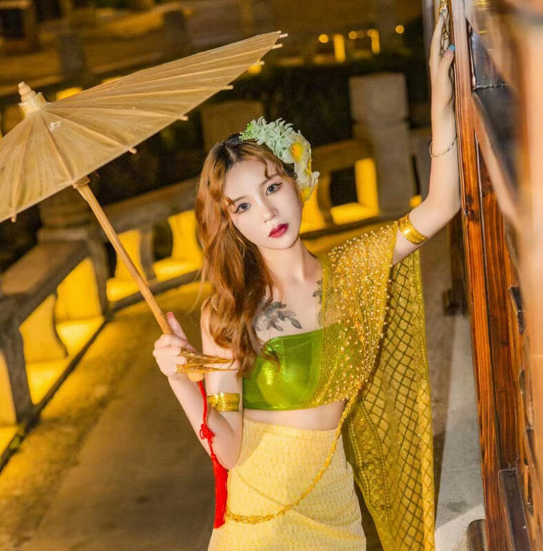Pang Xuejun's collection 'Paper Umbrella'